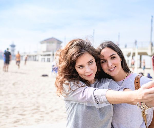 Anna-and-Lauren-in-Huntington-Beach_preview